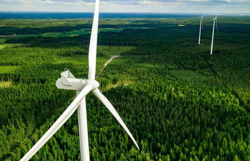 AdobeStock_282082673_onshore_windmills_02.jpg